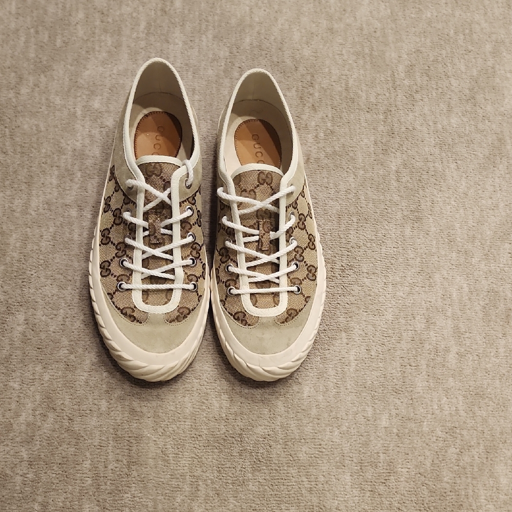 Gucci Tan and White Men Minimalist Sneakers